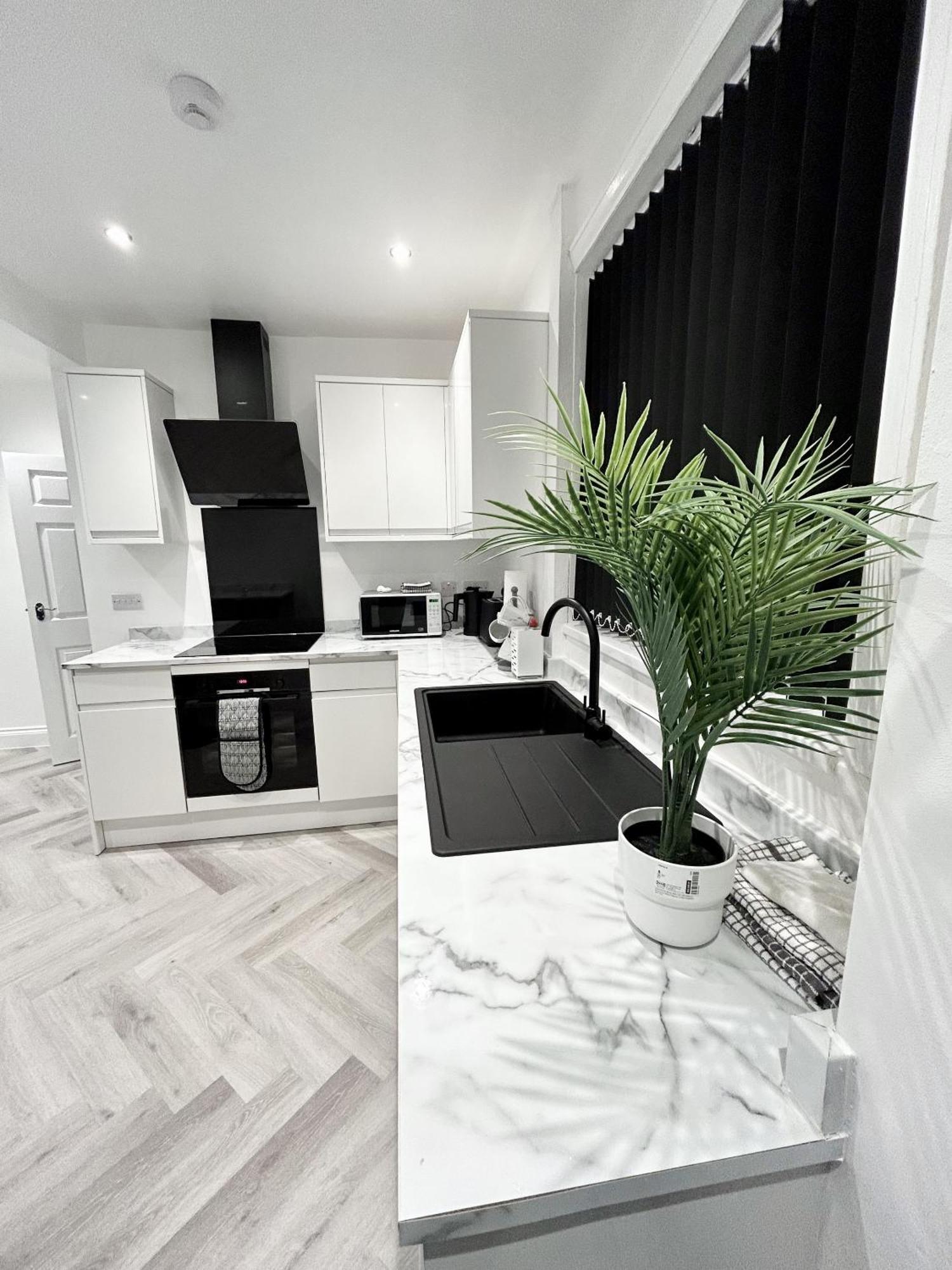 Lymer House - Stylish 3 Bedroom House In וולברהאמפטון מראה חיצוני תמונה